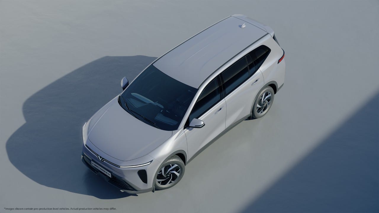 vinfast-limo-green-tren